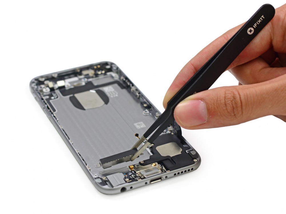Apple'ın iPhone 6'sı da parçalandı