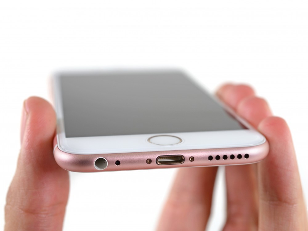iPhone 6s'in tüm vidaları söküldü