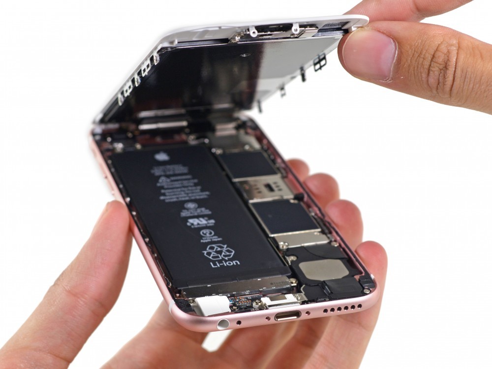 iPhone 6s'in tüm vidaları söküldü