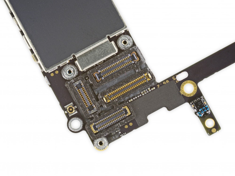 iPhone 6s'in tüm vidaları söküldü