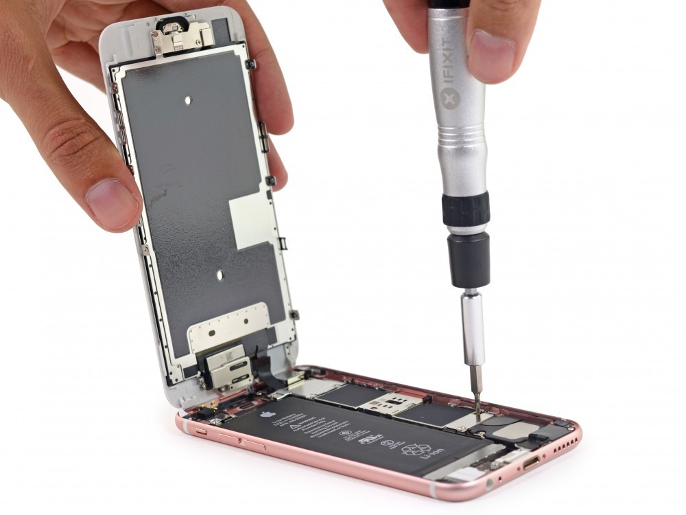 iPhone 6s'in tüm vidaları söküldü