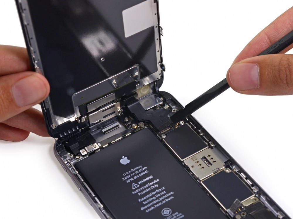 iPhone 6s Plus'ı parçaladılar