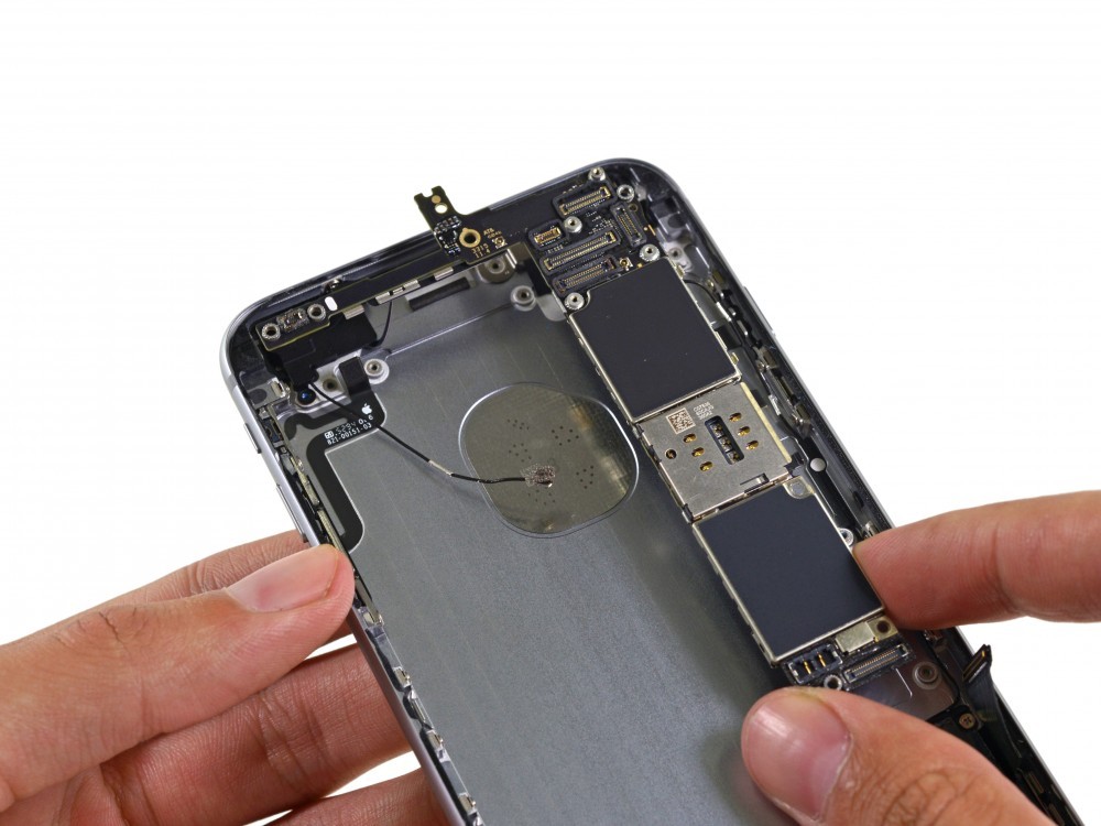 iPhone 6s Plus'ı parçaladılar