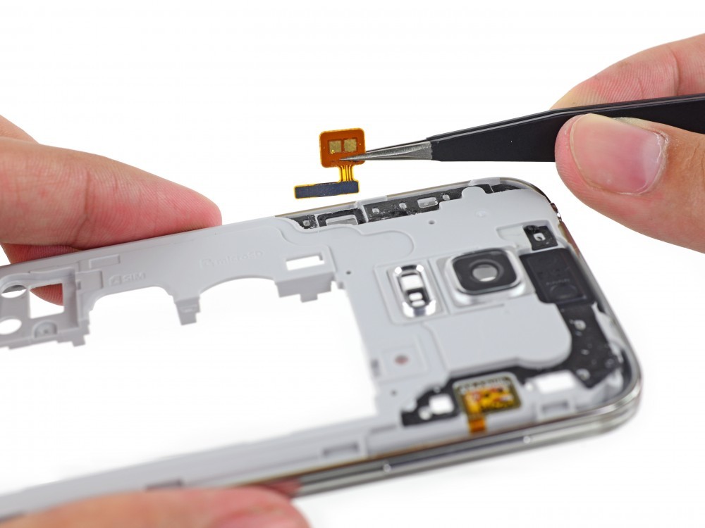Galaxy S5 Mini, iFixit'in elinden geçti