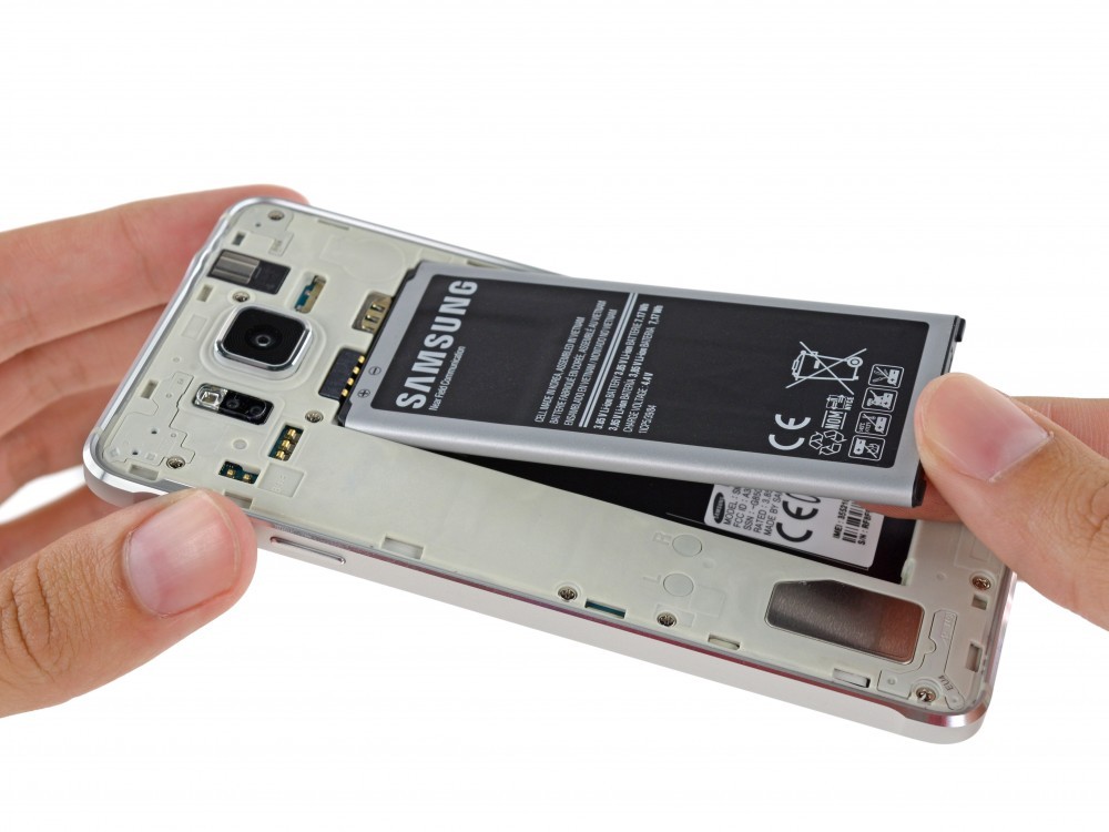 Samsung Galaxy Alpha, iFixit'in konuğu oldu