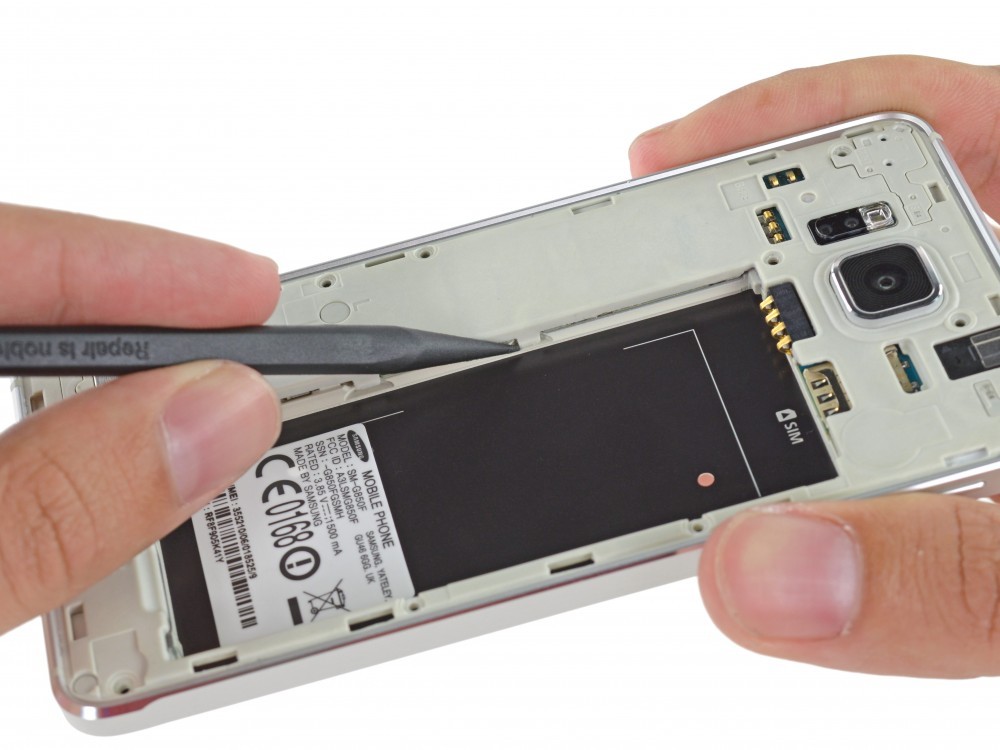 Samsung Galaxy Alpha, iFixit'in konuğu oldu