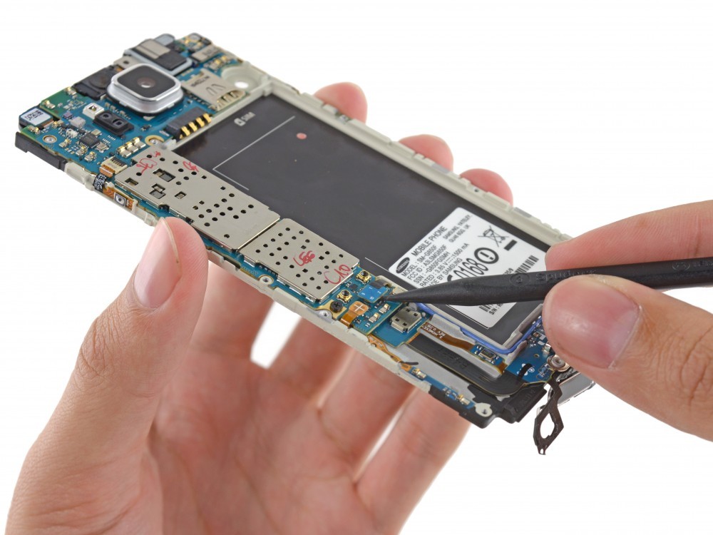 Samsung Galaxy Alpha, iFixit'in konuğu oldu