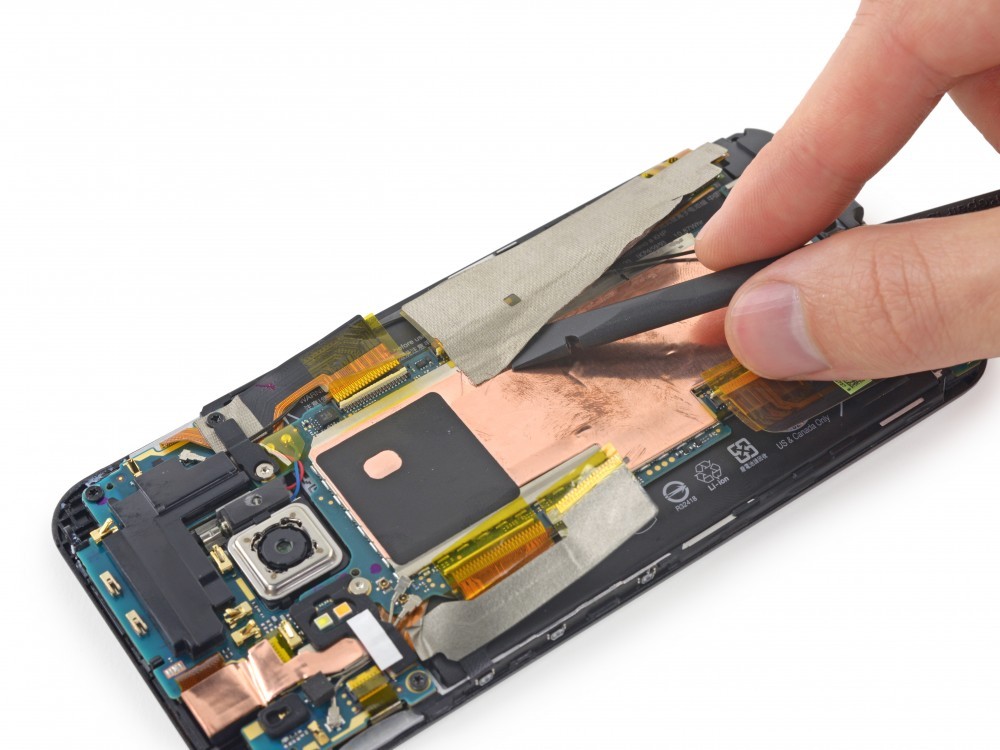 HTC One M9, iFixit stüdyosunda