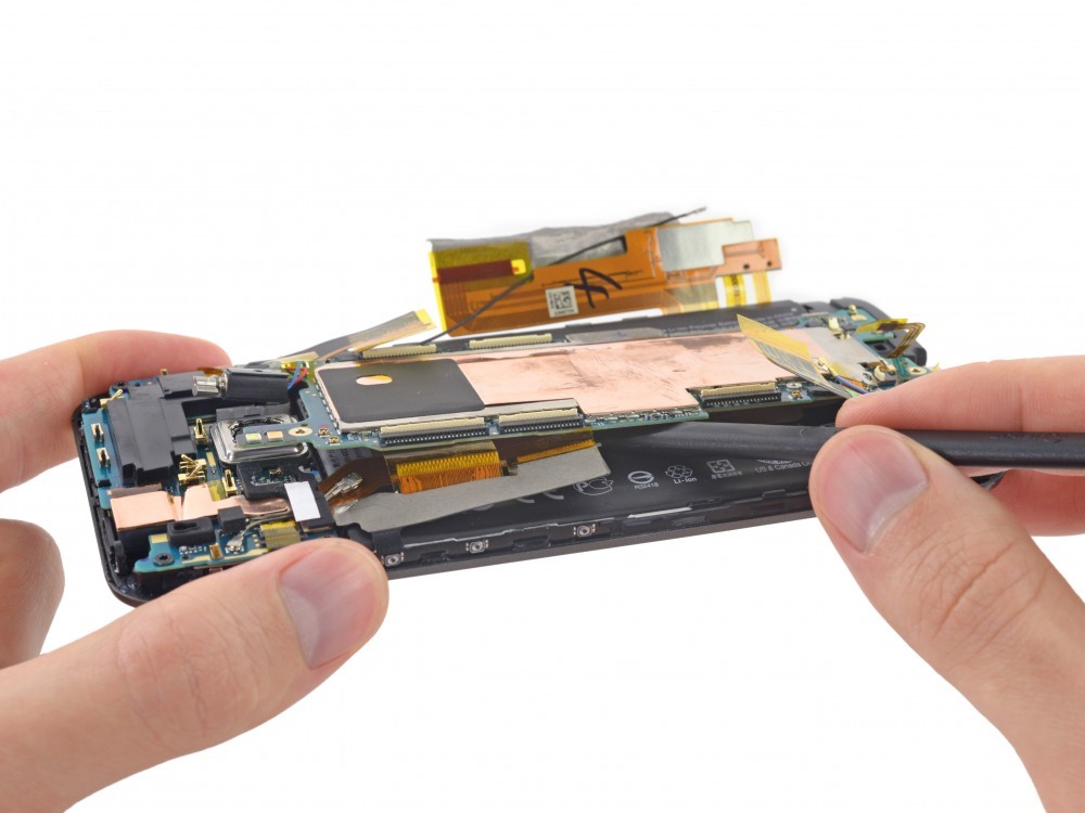 HTC One M9, iFixit stüdyosunda