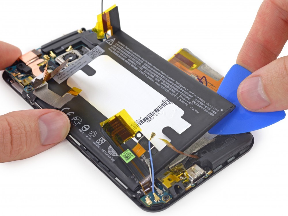 HTC One M9, iFixit stüdyosunda