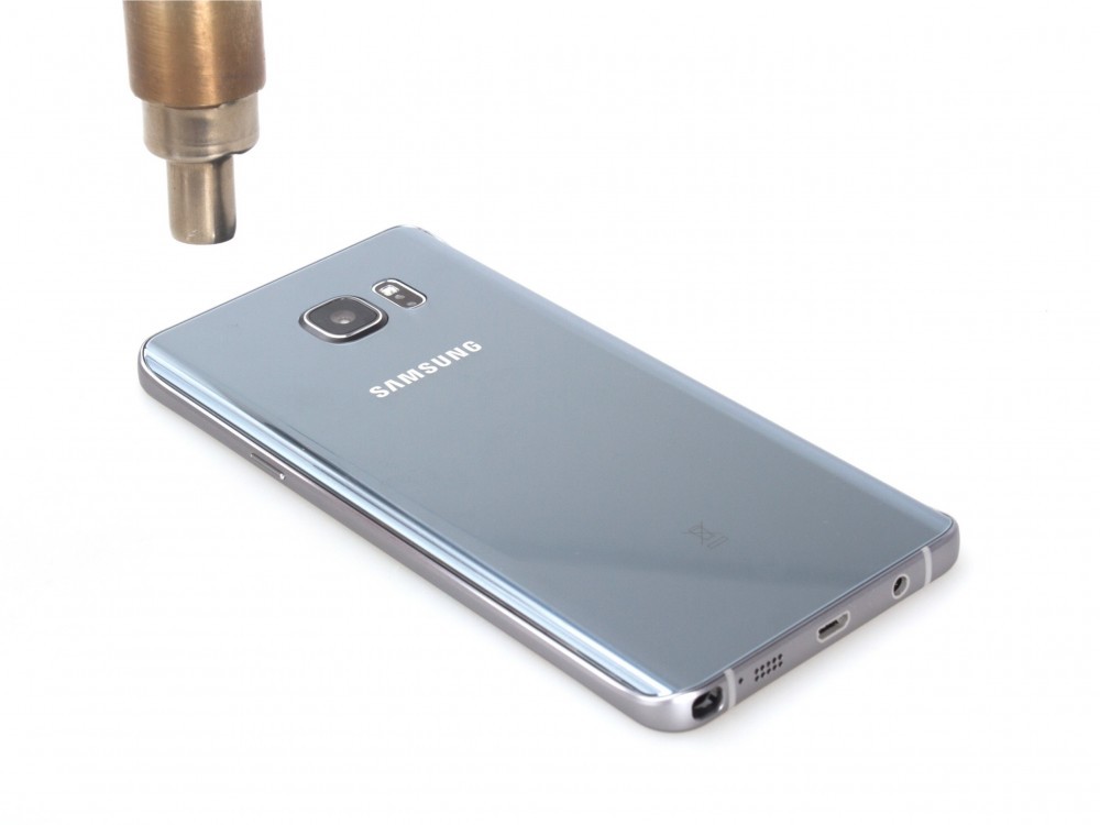 Galaxy Note 5'in tüm vidaları açıldı