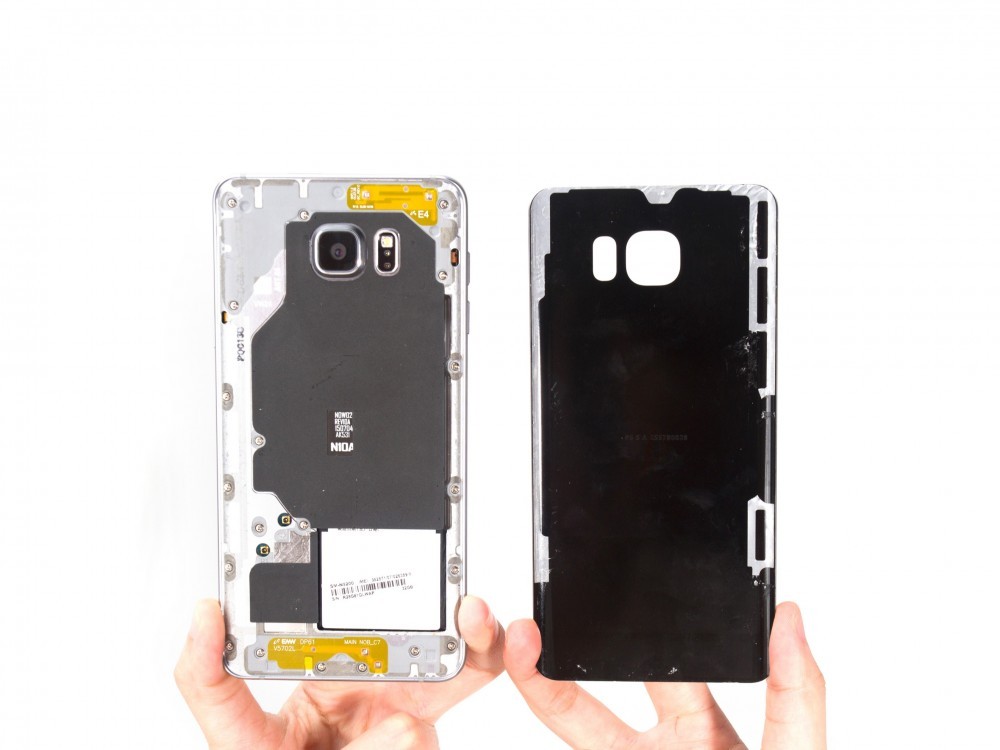 Galaxy Note 5'in tüm vidaları açıldı