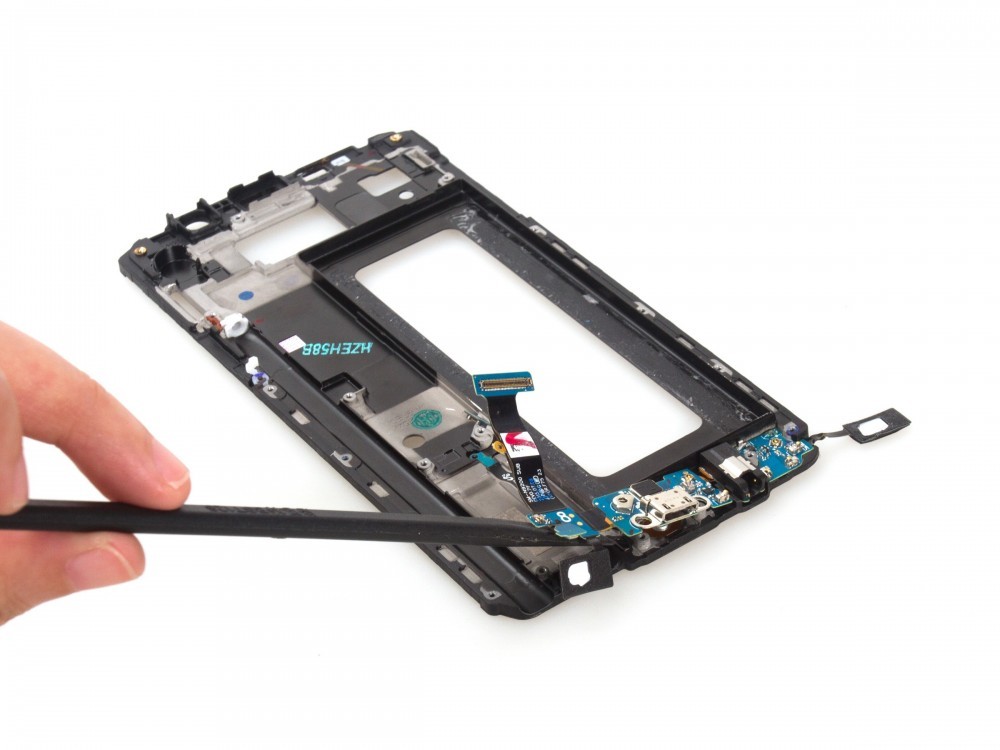 Galaxy Note 5'in tüm vidaları açıldı