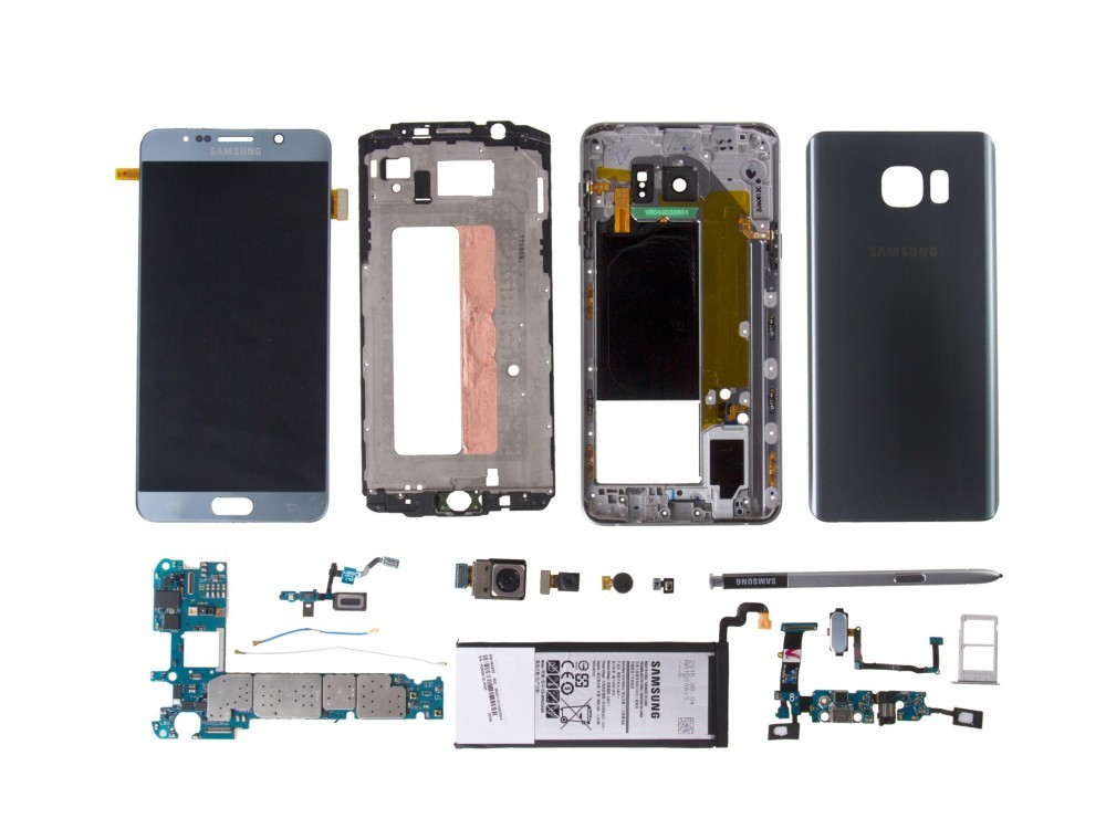 Galaxy Note 5'in tüm vidaları açıldı