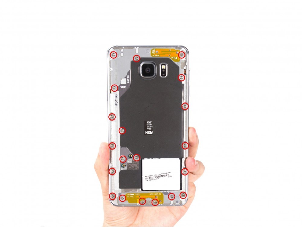 Galaxy Note 5'in tüm vidaları açıldı