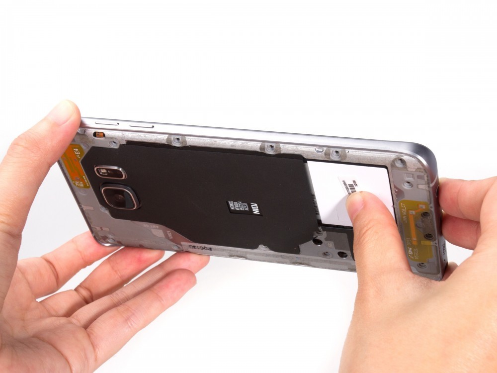 Galaxy Note 5'in tüm vidaları açıldı