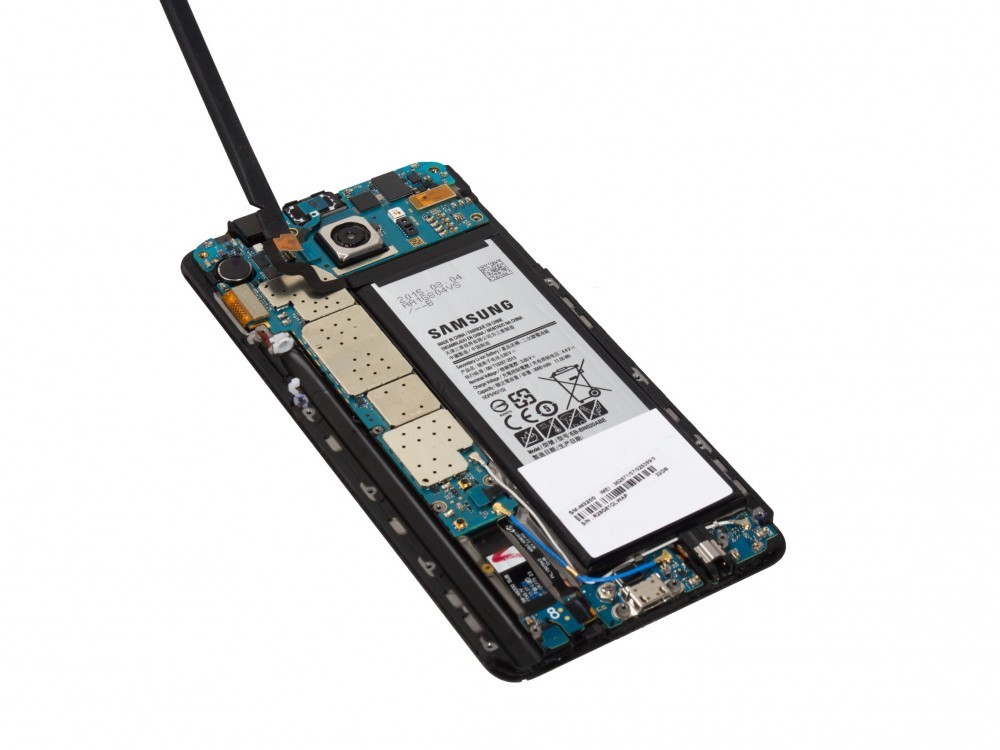 Galaxy Note 5'in tüm vidaları açıldı