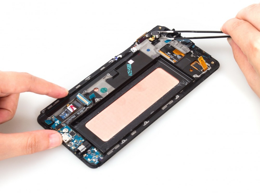Galaxy Note 5'in tüm vidaları açıldı
